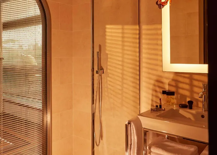 Hotell Mondrian Les Carmes 5*