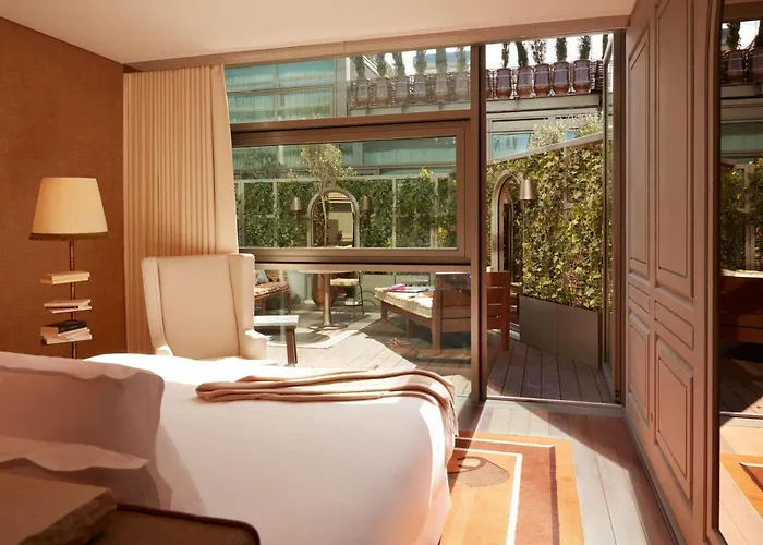 Mondrian Les Carmes Hotel 5*