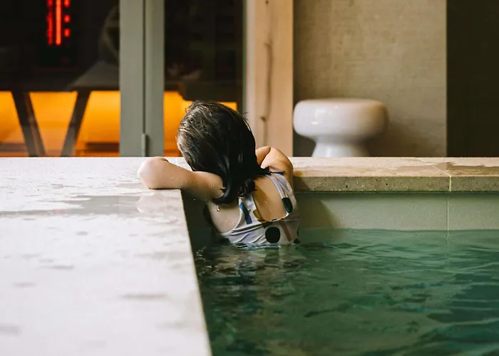 Mondrian Les Carmes 5* בורדו